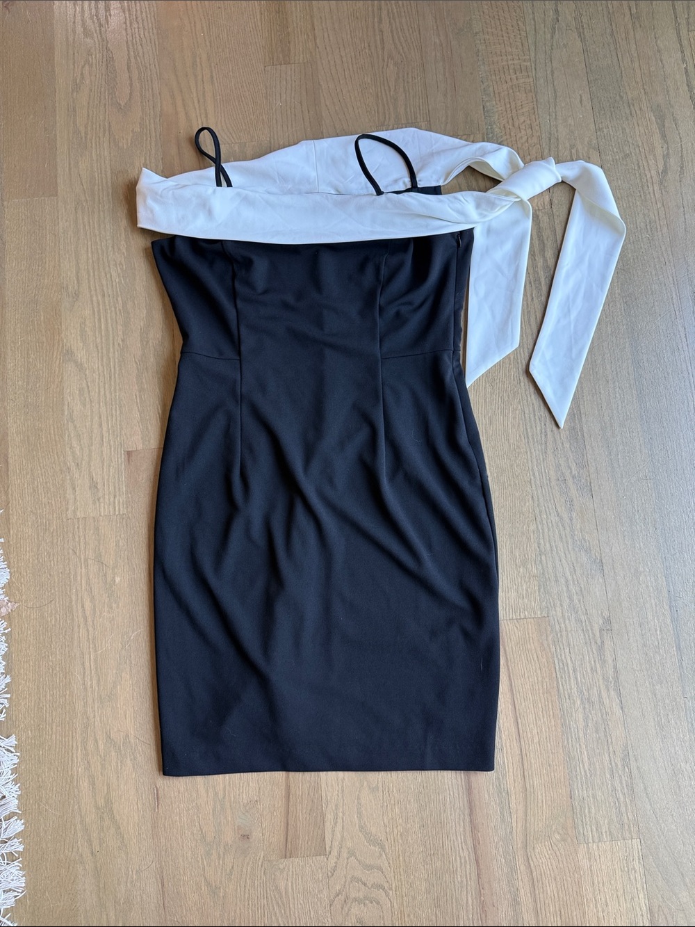 White House Black Market Black and White Dress - Picture 5 of 5